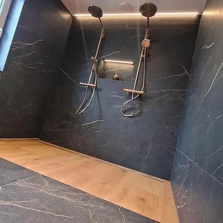 Maison T *