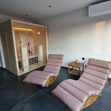 Maison T Holiday home *
